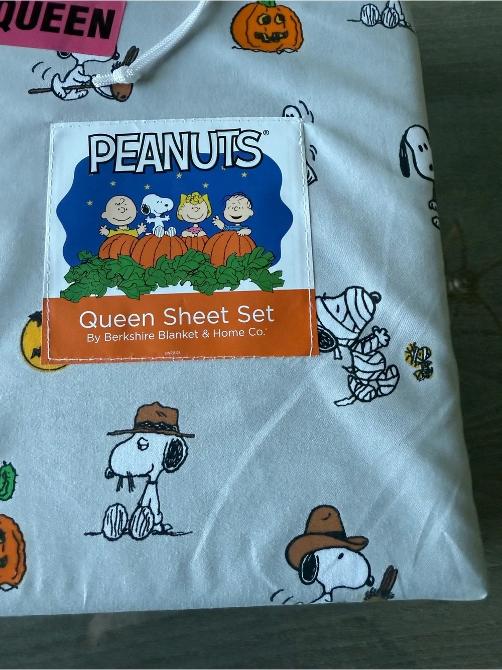 Peanuts White & Orange Snoopy Pumpkin Queen Sheet Set